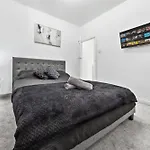 Bromley Serviced Apartments - Beckenham Place Park - London - 2 Bed House - Free Parking - 2 Beds 1 Sofabed