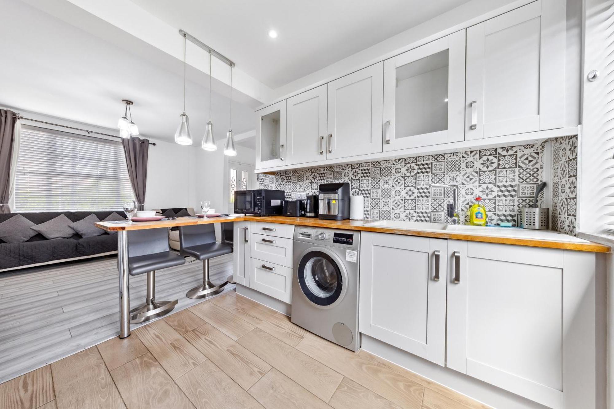 Bromley Serviced - Beckenham Place Park - - 2 Bed House - Free Parking - 2 Beds 1 Sofabed Apartment *