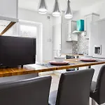 Bromley Serviced Apartments - Beckenham Place Park - London - 2 Bed House - Free Parking - 2 Beds 1 Sofabed