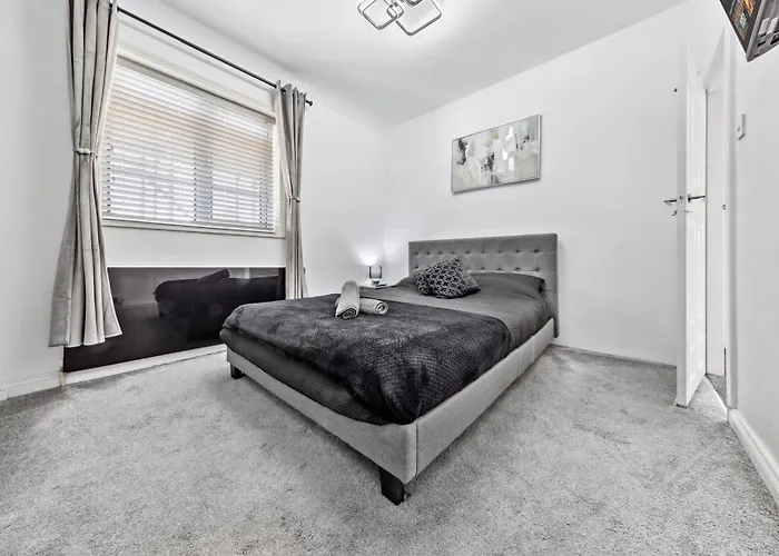 Bromley Serviced Apartments - Beckenham Place Park - London - 2 Bed House - Free Parking - 2 Beds 1 Sofabed
